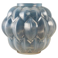 1927 René Lalique Art Deco Nivernais Vase in Triple Cased Opalescent Glass