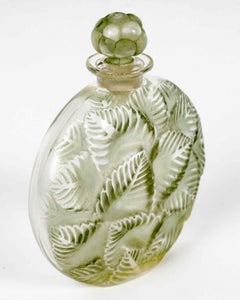 1927: Flacone da profumo Art Déco di René Lalique, in vetro di Clamart con patina verde