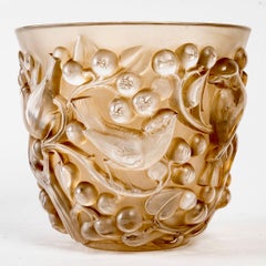 1927 René Lalique Vase Avallon Verre dépoli à patine sépia Moineaux Oiseaux