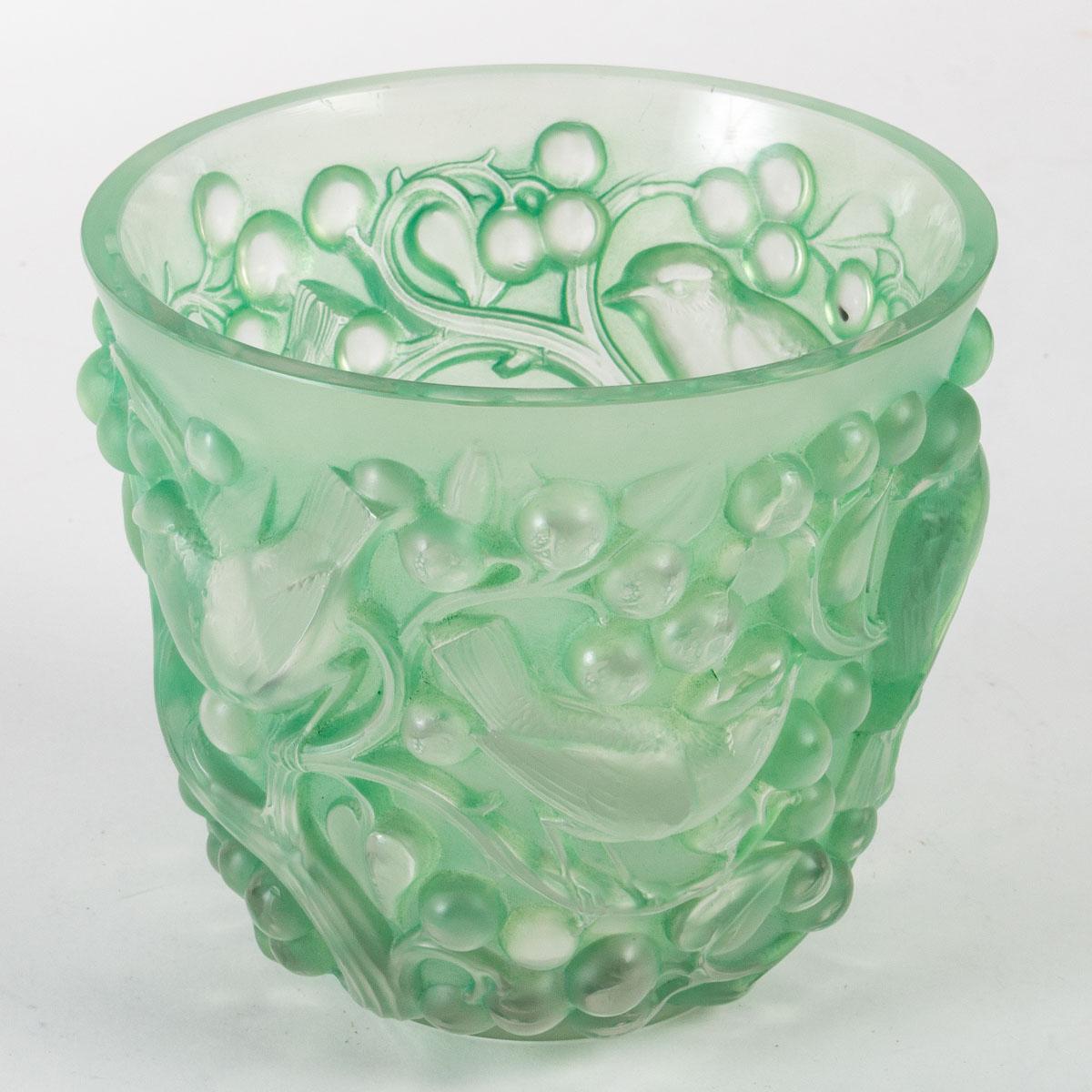 Art Deco 1927 René Lalique Avallon Vase in Frosted Glass with Green Patina Sparrows Birds
