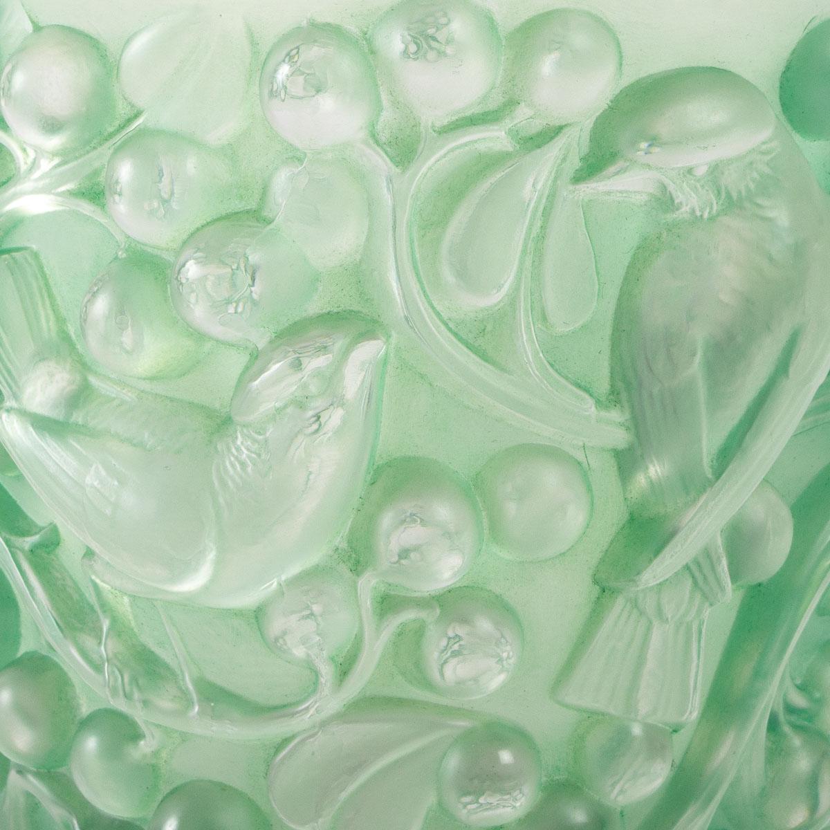 Molded 1927 René Lalique Avallon Vase in Frosted Glass with Green Patina Sparrows Birds