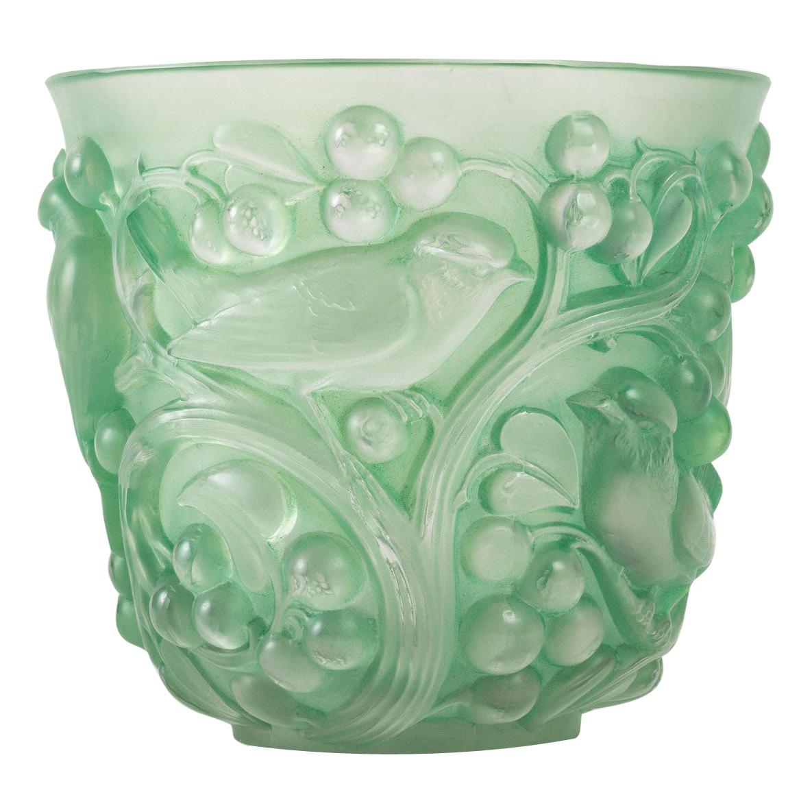 1927 René Lalique Avallon Vase in Frosted Glass with Green Patina Sparrows Birds