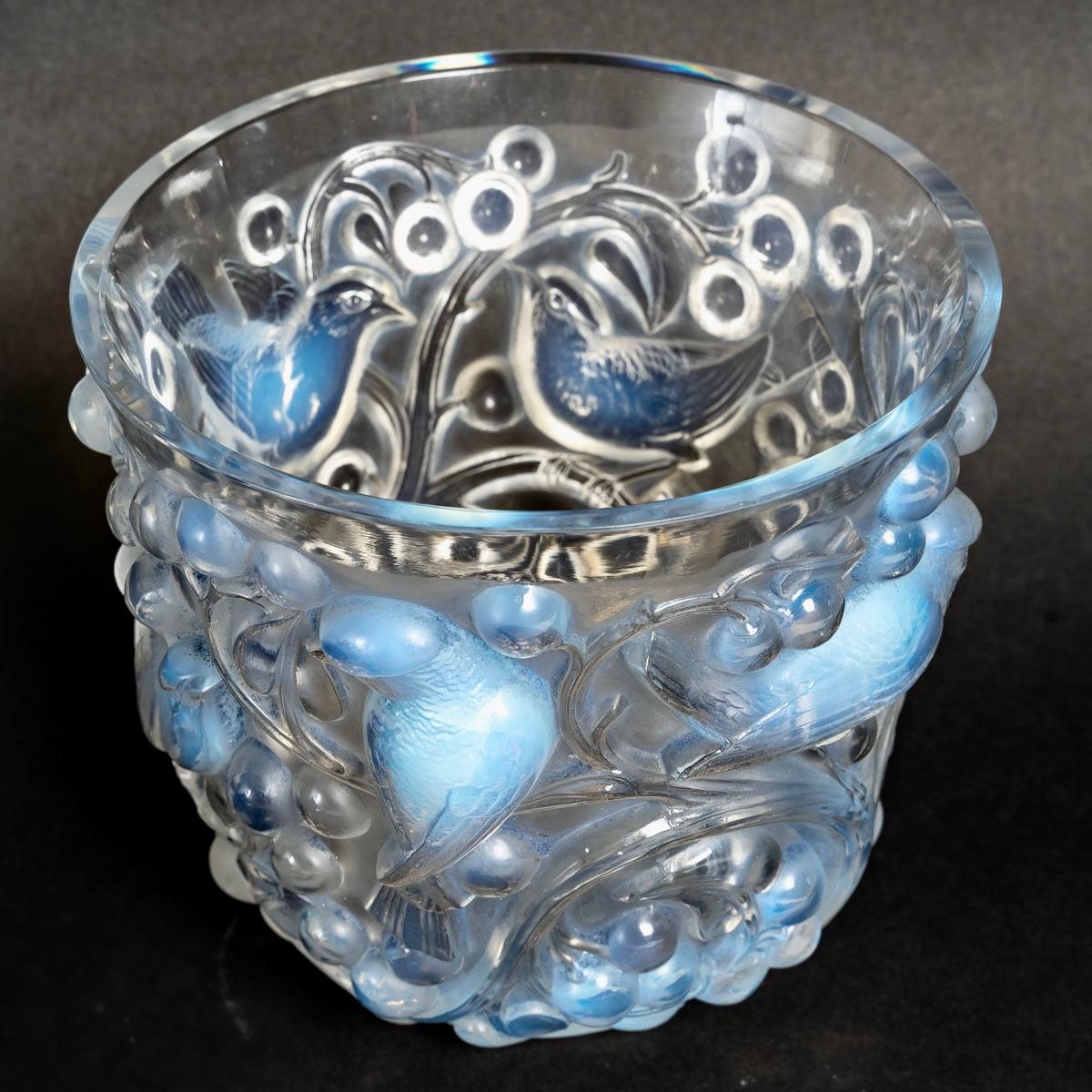 Art Deco 1927 René Lalique Avallon Vase in Opalescent Glass, Sparrows Birds