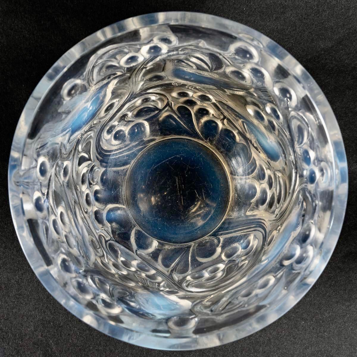 Molded 1927 René Lalique Avallon Vase in Opalescent Glass Sparrows Birds