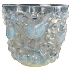 1927 René Lalique Avallon Vase in Opalescent Glass, Sparrows Birds