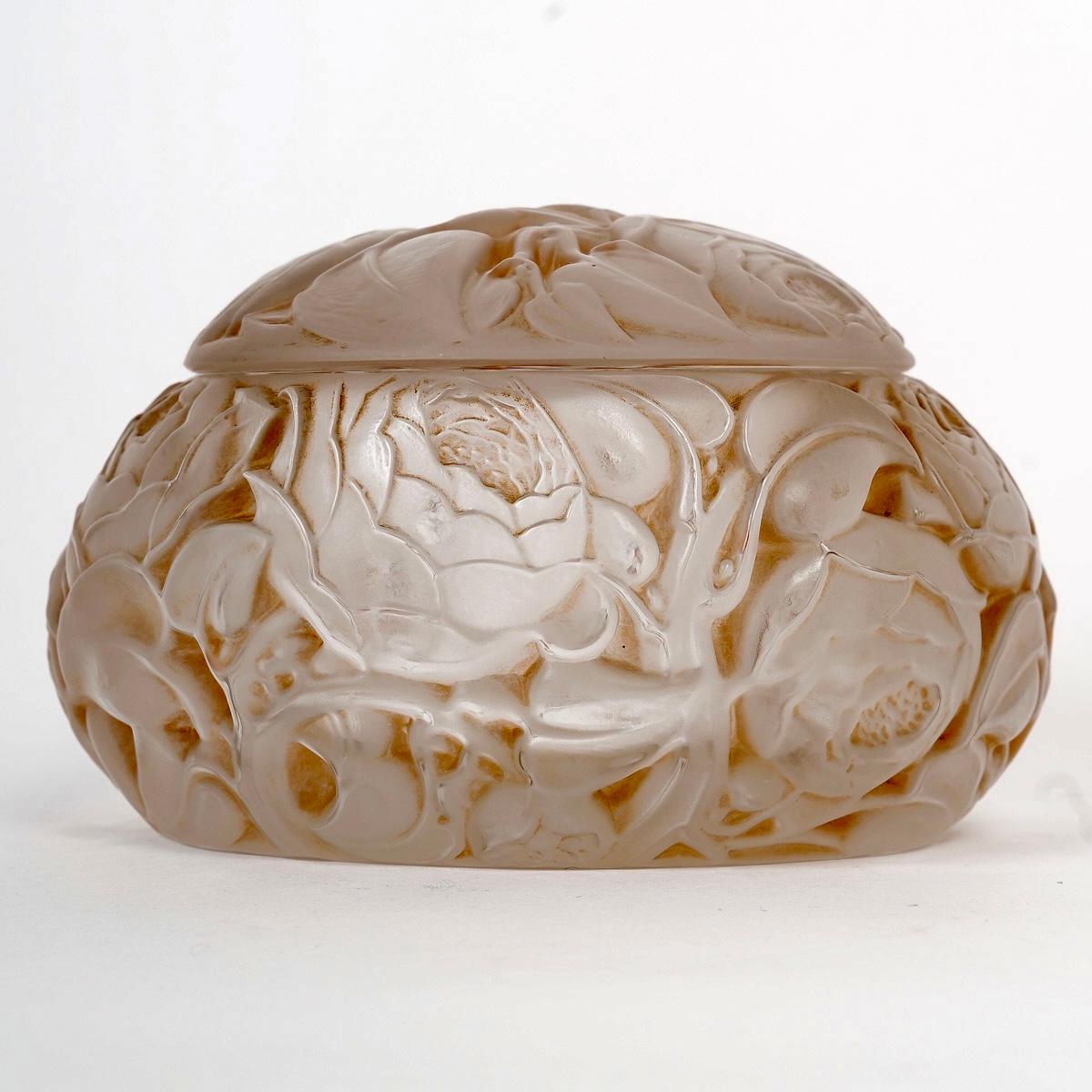Art Deco 1927 René Lalique Box Dinard Frosted Glass with Sepia Patina, Roses Flowers For Sale