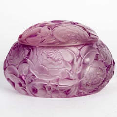 1927 René Lalique: scatola in vetro con motivi floreali "Dinard Roses" e patina rosa