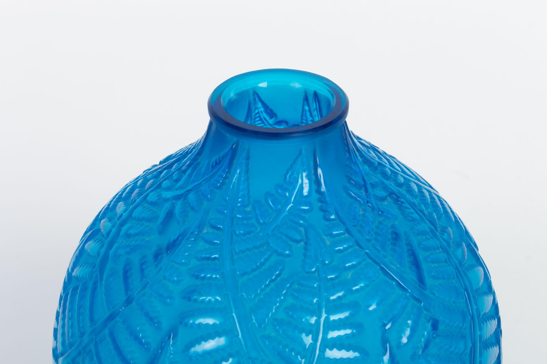 French 1927 René Lalique Espalion Vase Electric Blue Glass Ferns