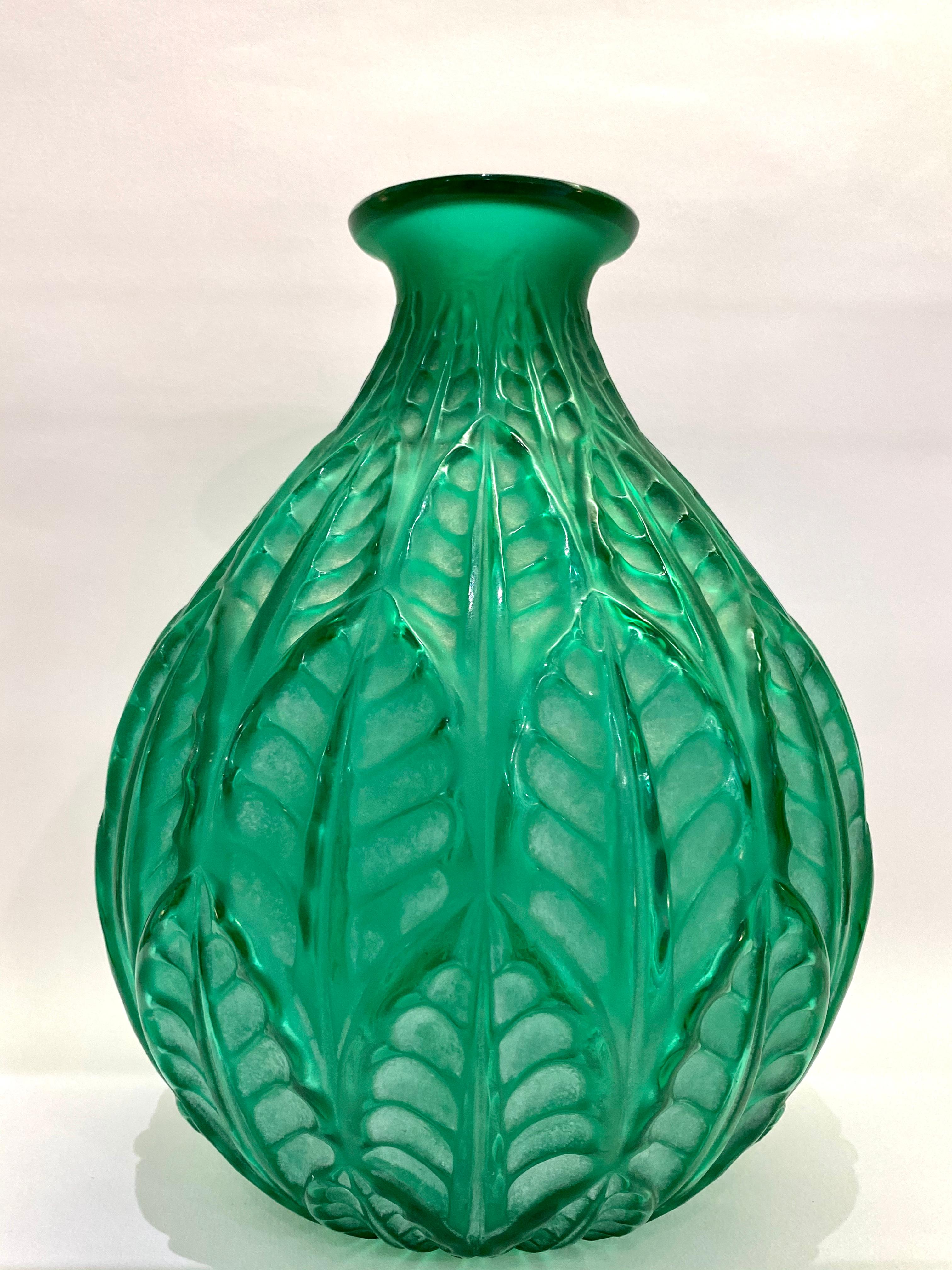 Art Deco 1927 René Lalique Malesherbes Vase in Emerald Green Glass Leaves
