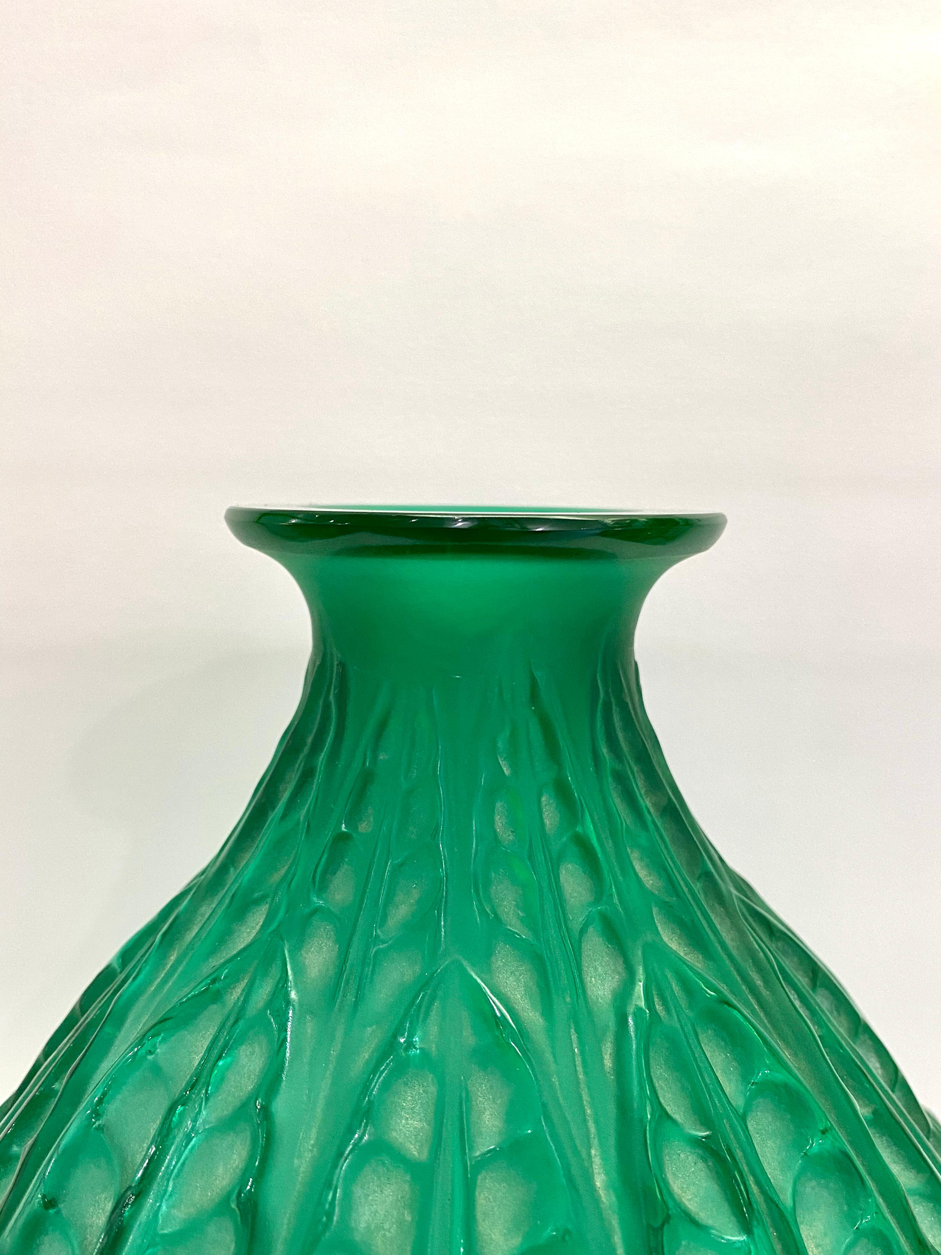 French 1927 René Lalique Malesherbes Vase in Emerald Green Glass Leaves