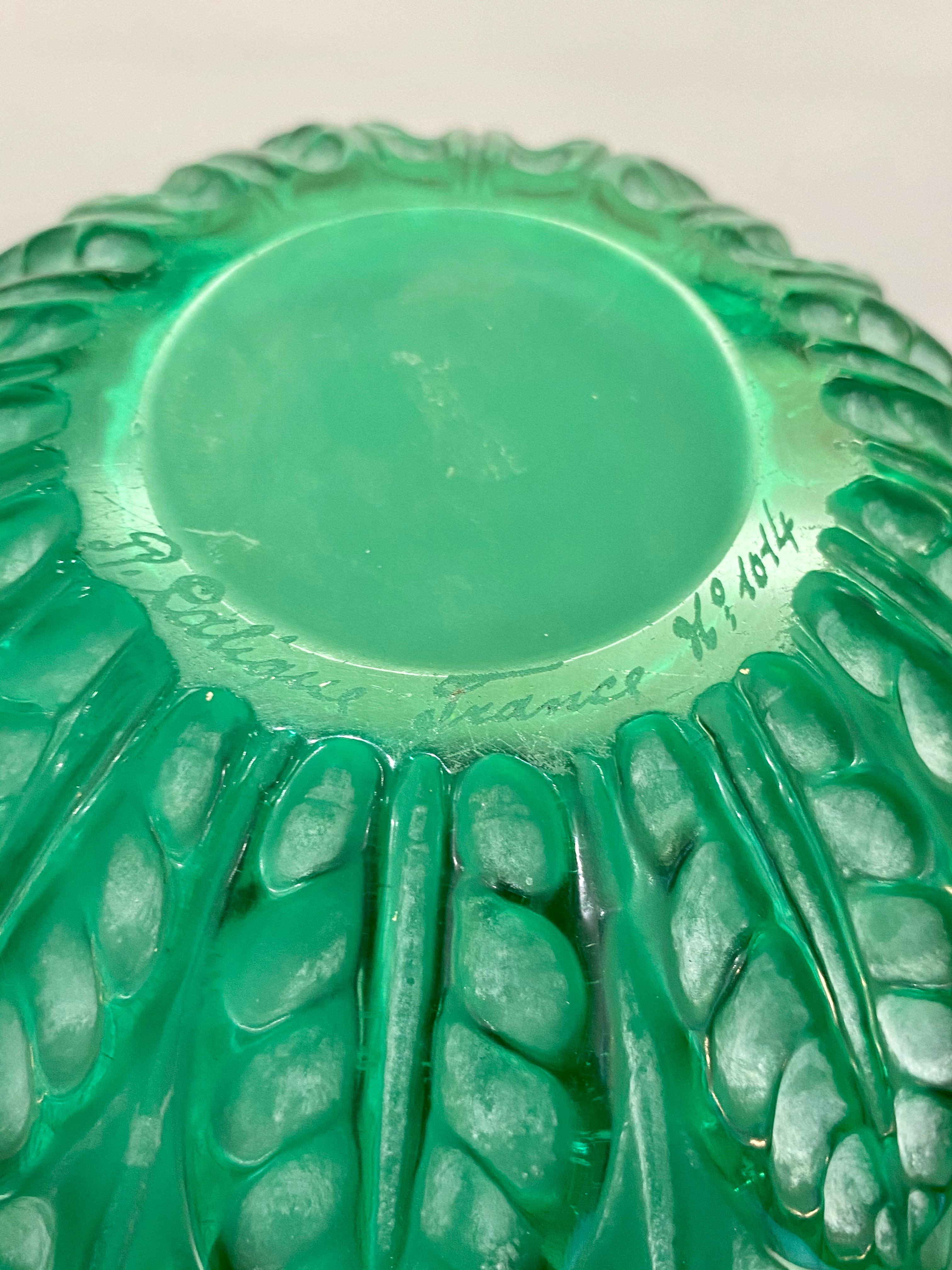 1927 René Lalique Malesherbes Vase in Emerald Green Glass Leaves In Good Condition In Boulogne Billancourt, FR