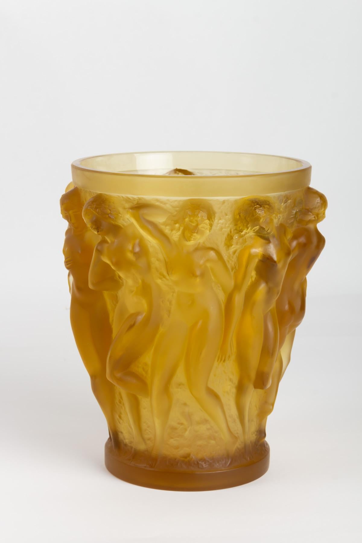 lalique vase with ladies
