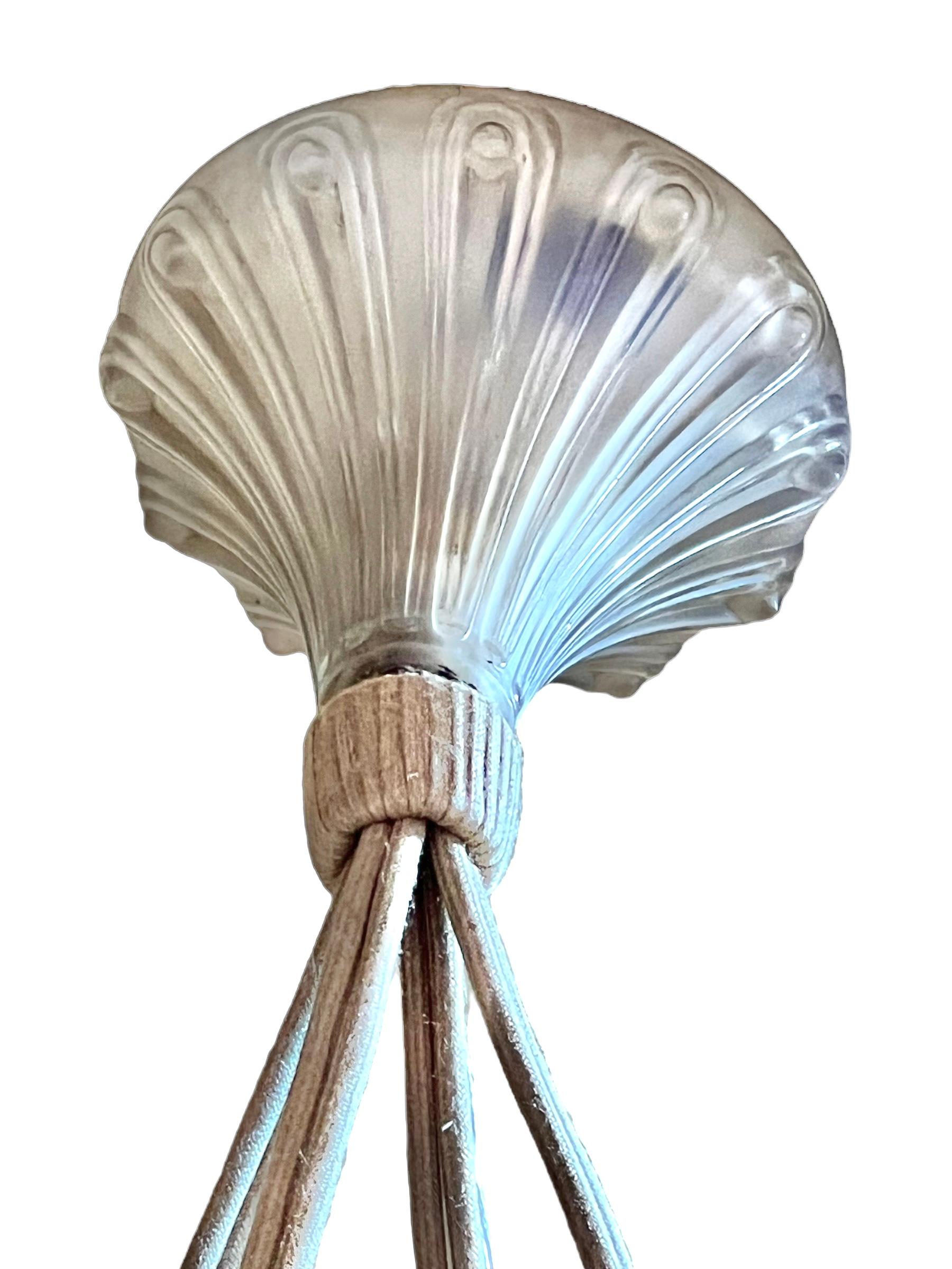 1927 René Lalique - Paire de plafonniers Lights Chandeliers Gaillon Glass Bon état - En vente à Boulogne Billancourt, FR
