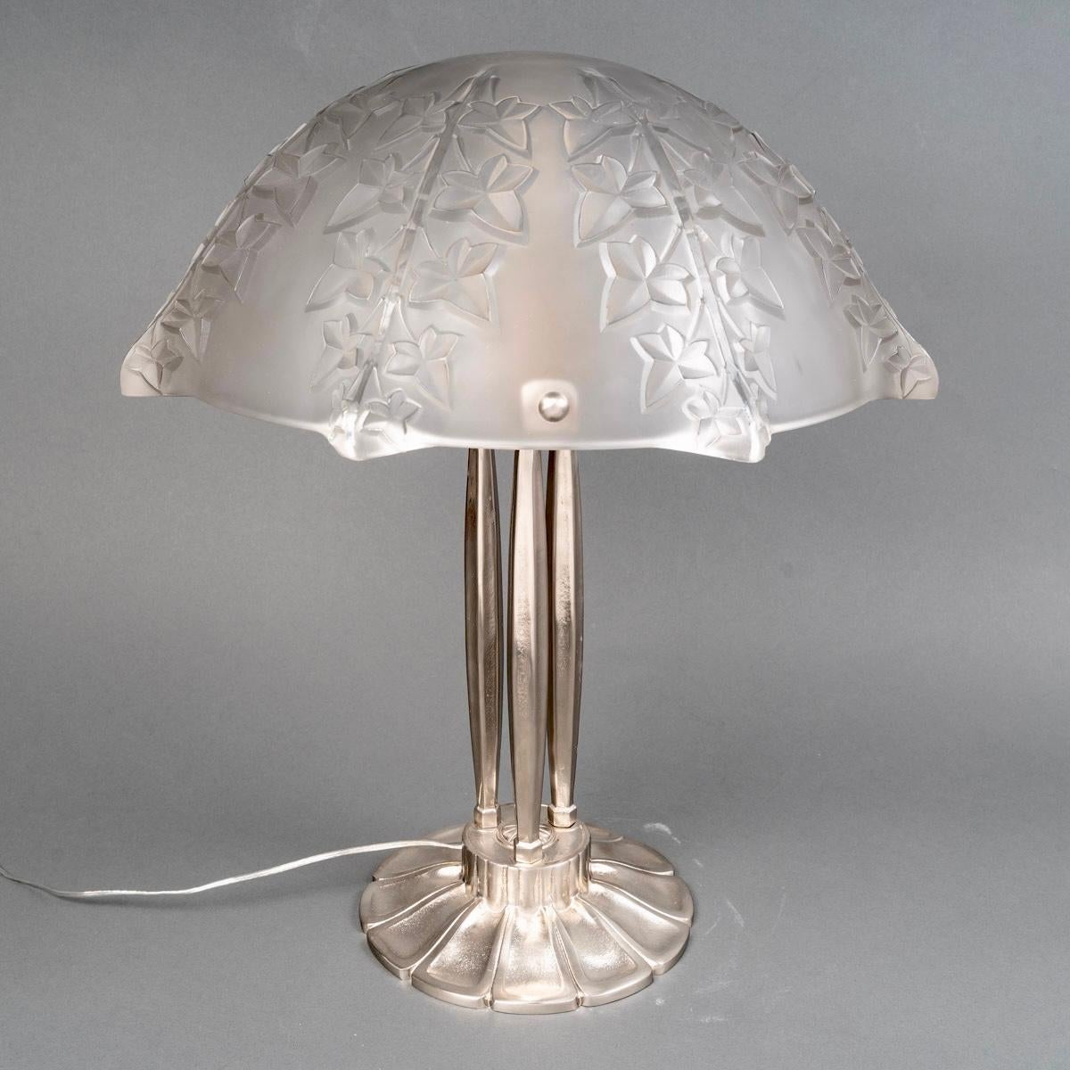 Molded 1927 René Lalique - Pair Of Lamps Lierre Ivy Glass & Nickeled Bronze  For Sale