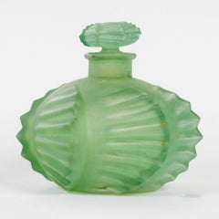 1927 Rene Lalique - Bottiglia di profumo in vetro conchiglia Camille con patina verde