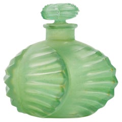 1927 Rene Lalique - Frasco de perfume Camille Vidrio de concha con pátina verde