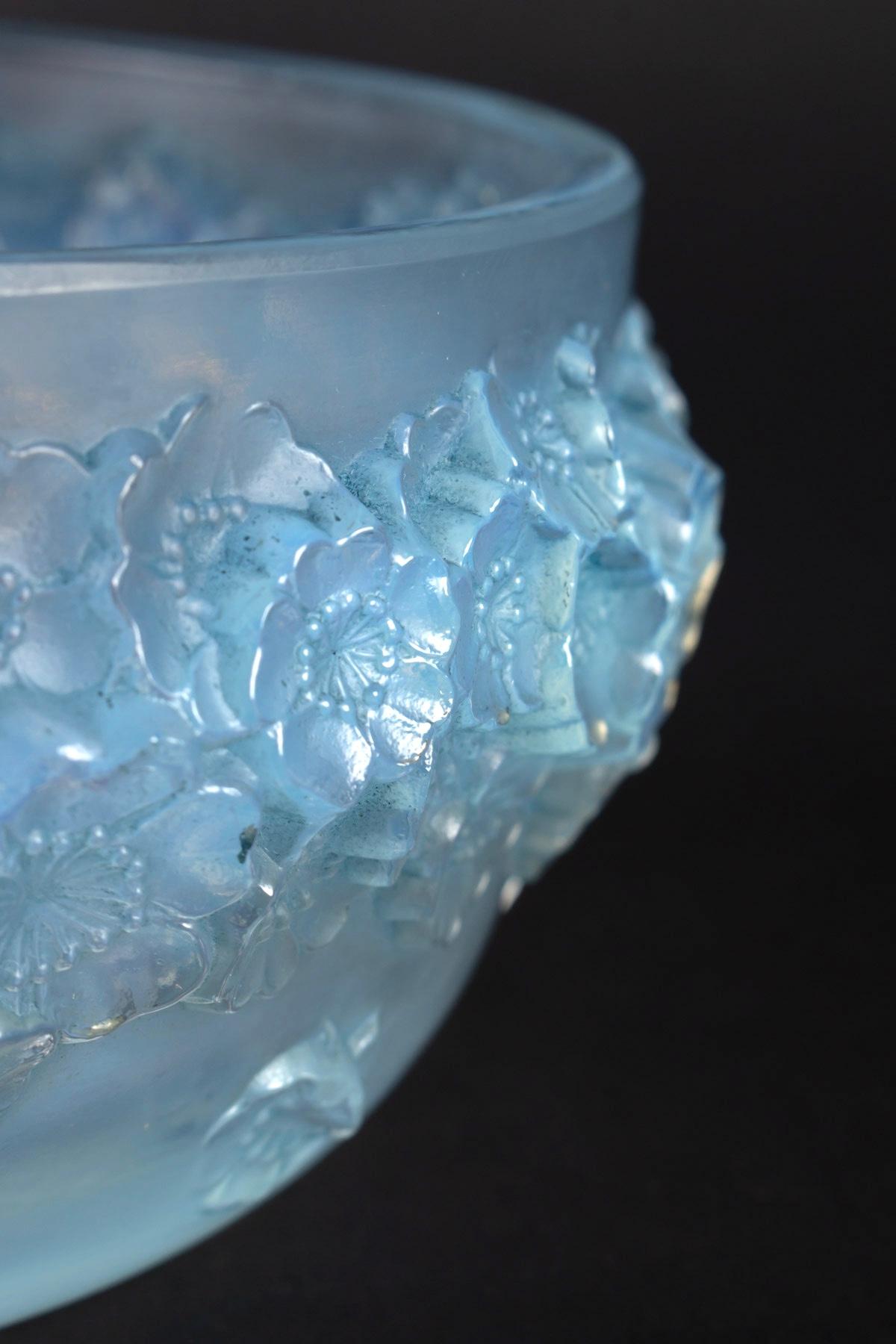 1927 Rene Lalique Primevères Box Opalescent and Blue Stained Glass, Flowers 2