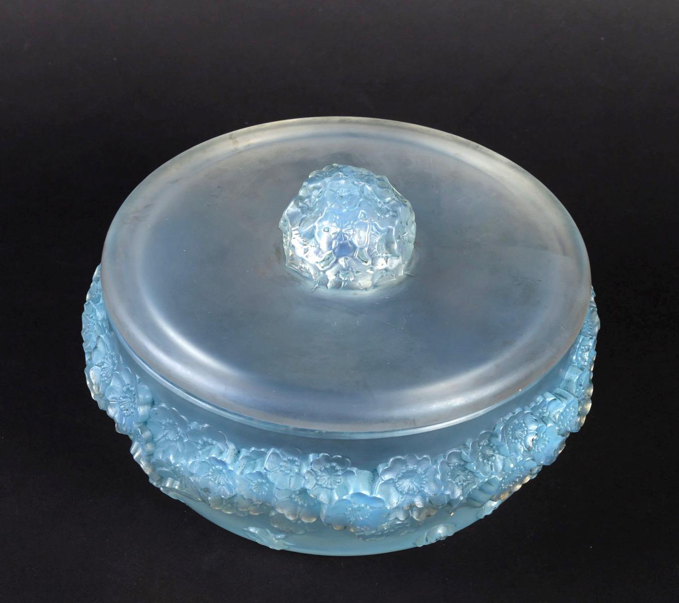 Art Deco 1927 Rene Lalique Primevères Box Opalescent and Blue Stained Glass, Flowers