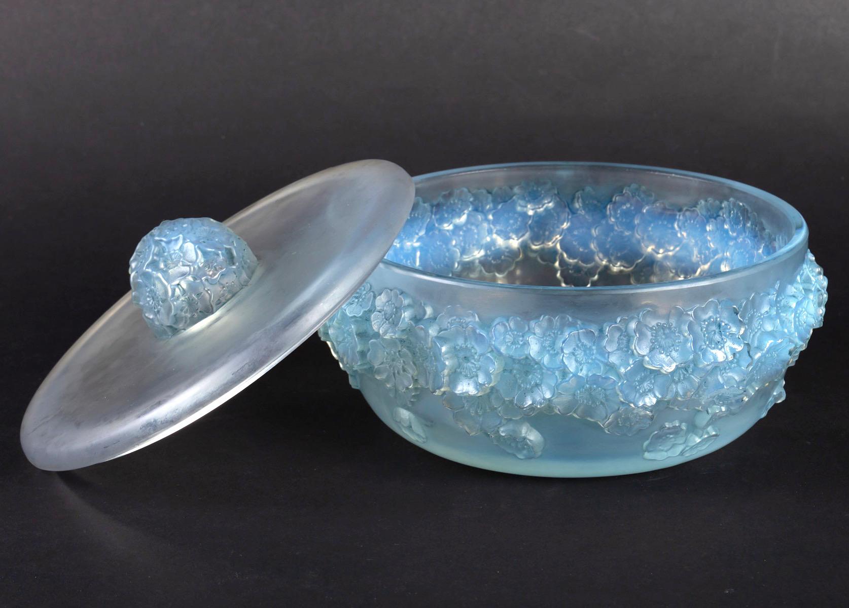 Blown Glass 1927 Rene Lalique Primevères Box Opalescent and Blue Stained Glass, Flowers