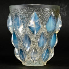 1927 René Lalique Rampillon Vase in Opalescent Glass