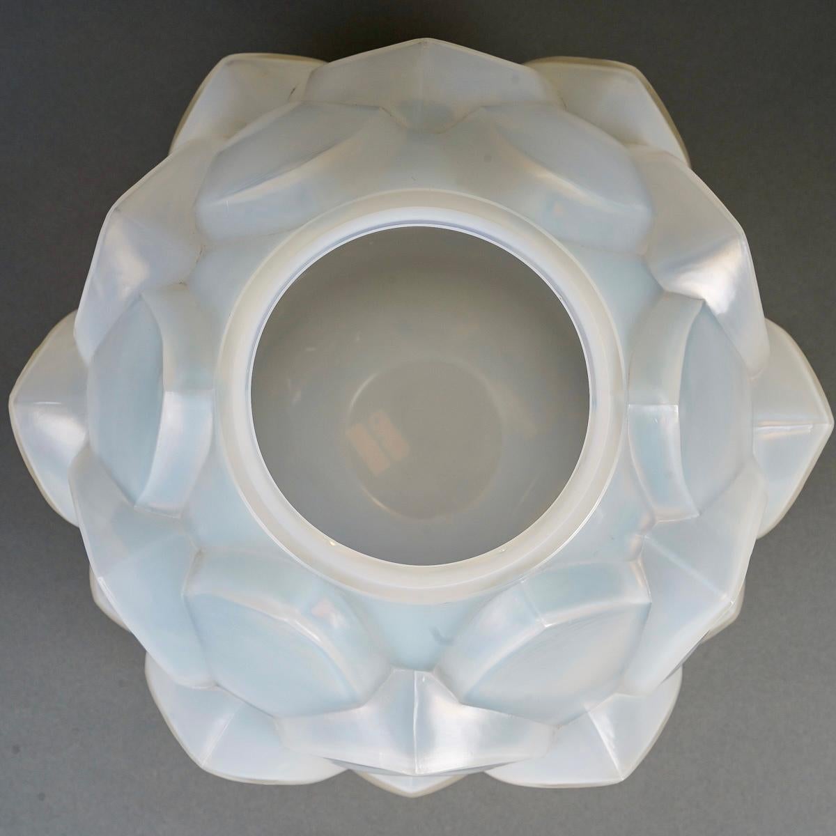 Art Deco 1927 Rene Lalique Vase Armorique Cased Glass Artichoke For Sale