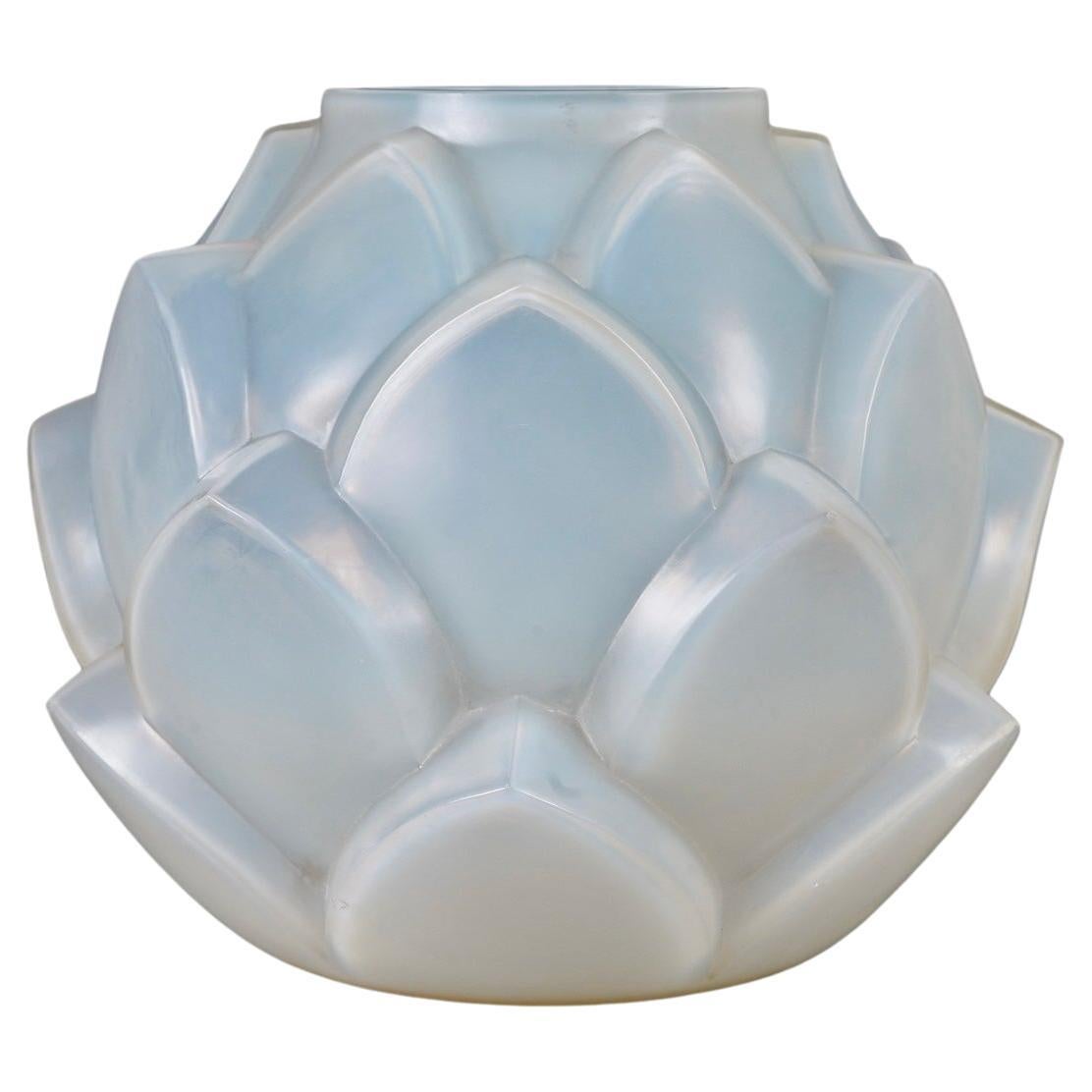 1927 Rene Lalique Vase Armorique Cased Glass Artichoke For Sale