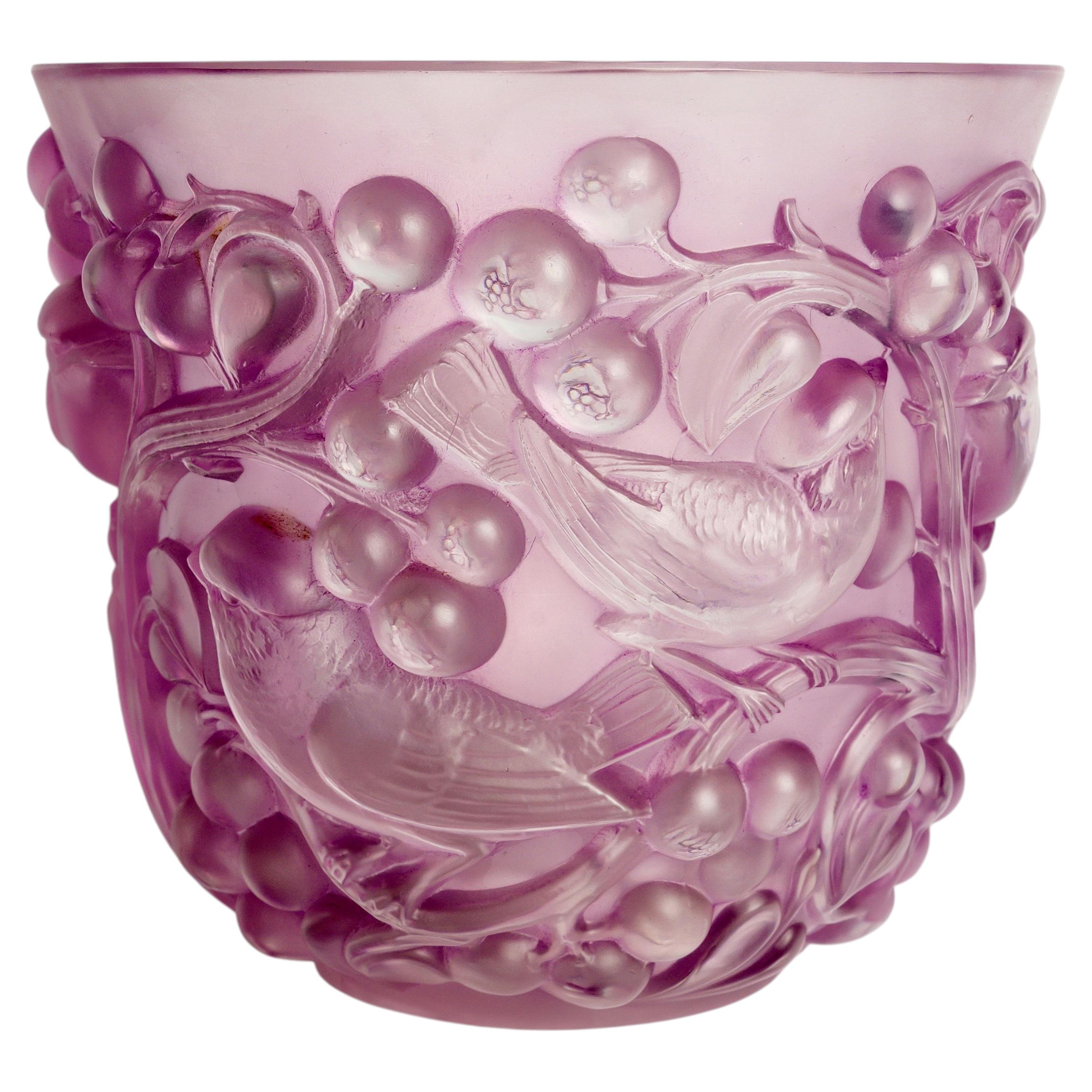 1927 René Lalique - Vaso in vetro Avallon con passeri dalla patina rosa