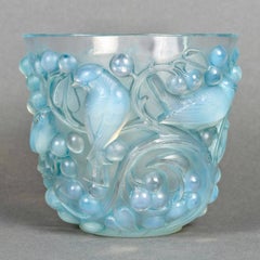 1927 Vase René Lalique Verre opalescent Avallon à patine bleue Moineaux Oiseaux