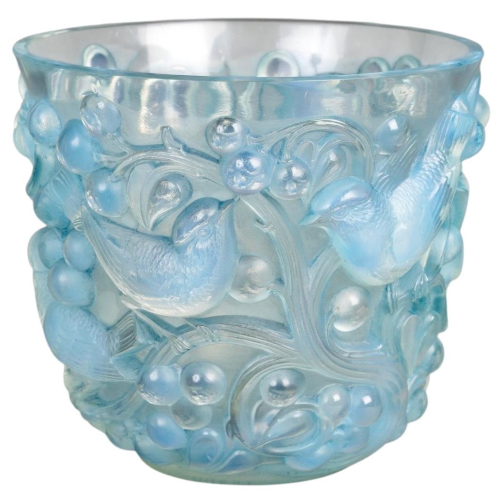 1927 René Lalique Vase Avallon Opalescent Glass with Blue Patina Sparrows Birds