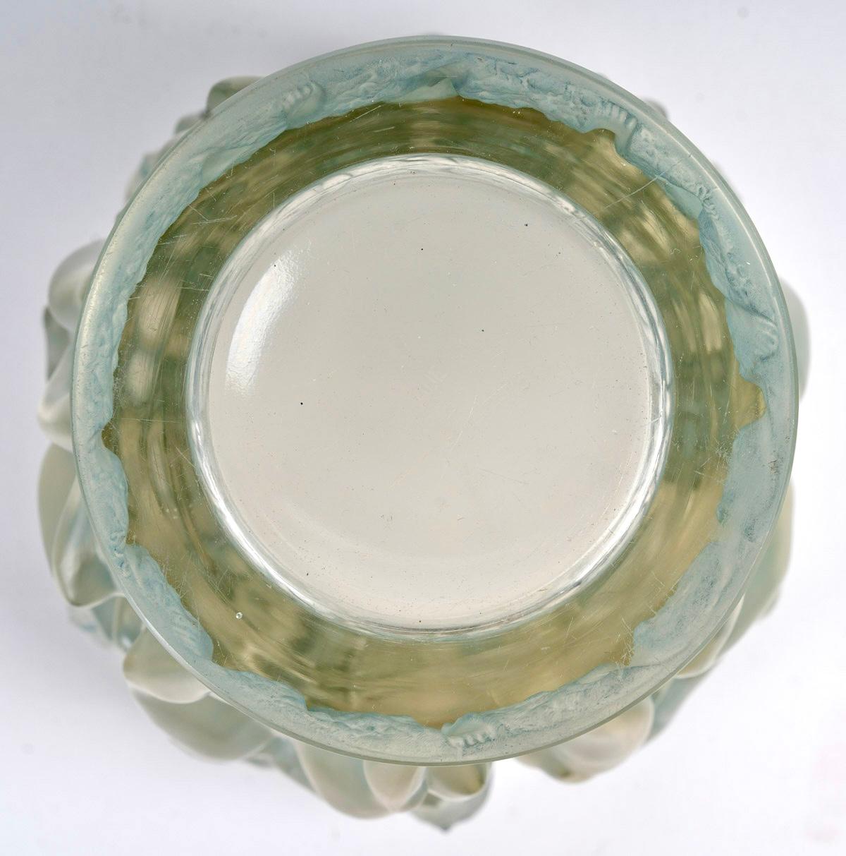 Art déco 1927 Rene Lalique Vase Bacchantes Verre dépoli à patine bleue
