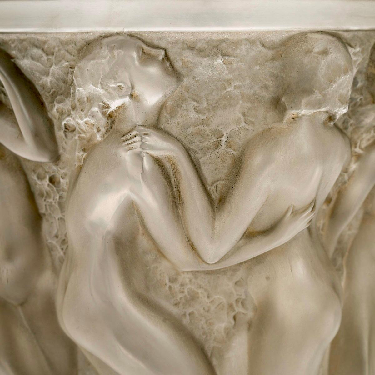 1927 Rene His Vase Bacchantes Verre à patine grise Bon état - En vente à Boulogne Billancourt, FR