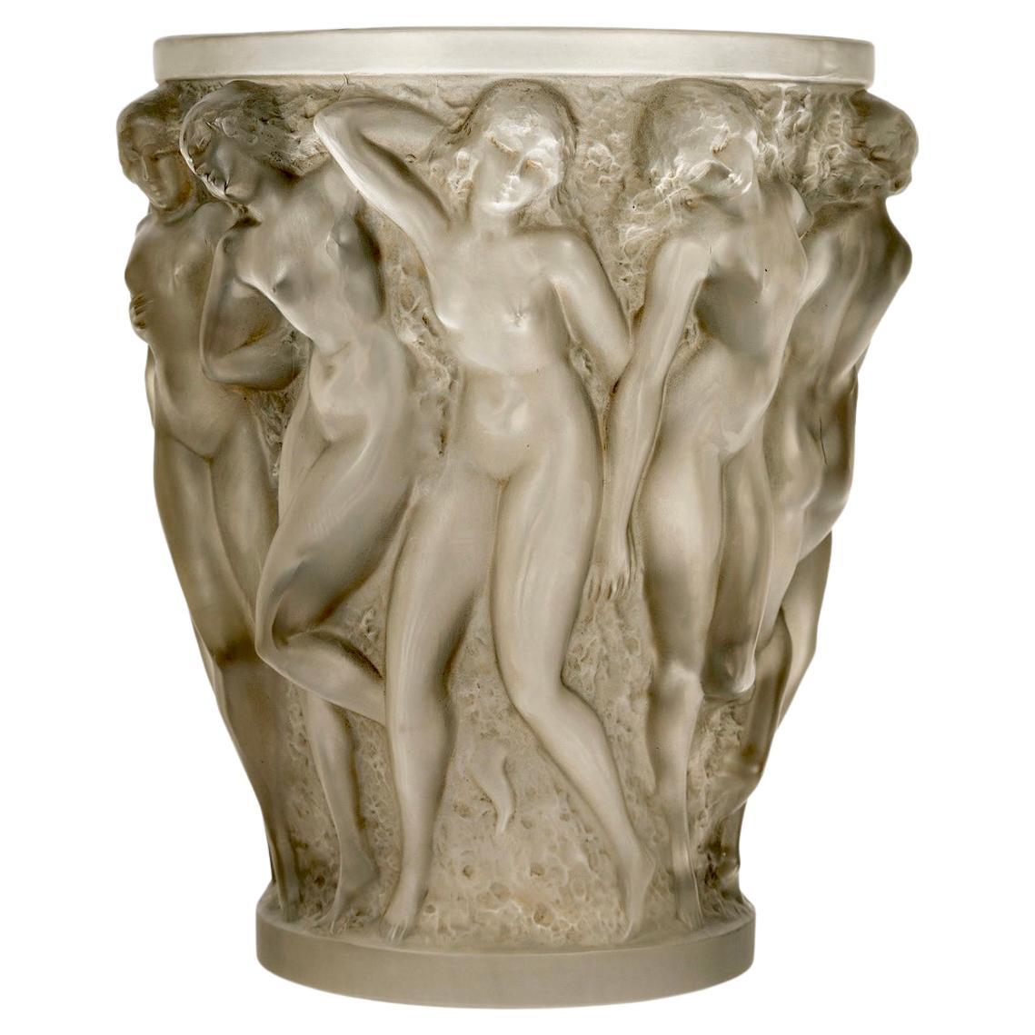 1927 Rene His Vase Bacchantes Verre à patine grise en vente