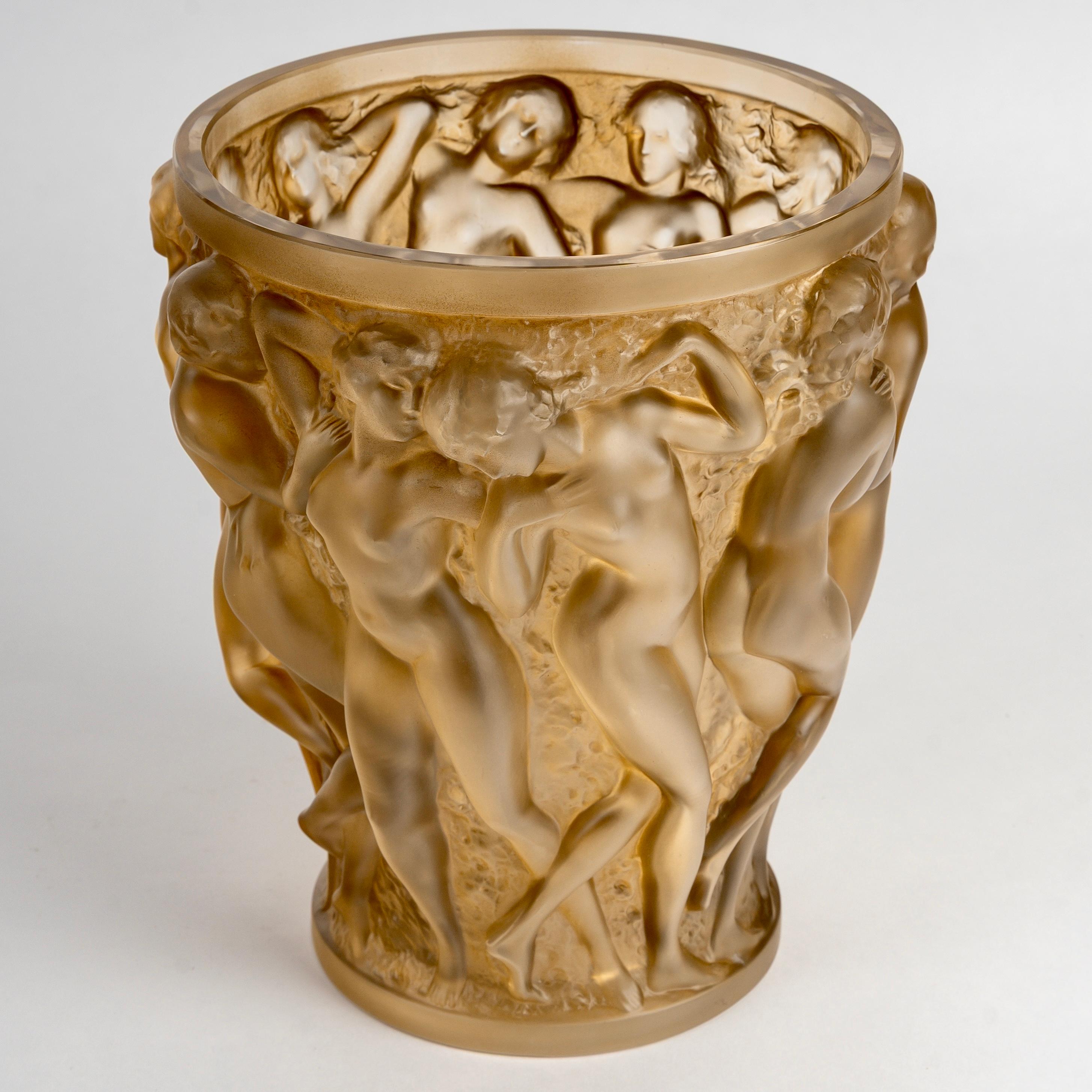 1927 Rene Lalique Vase Bacchantes Glass with Sepia Patina In Good Condition For Sale In Boulogne Billancourt, FR