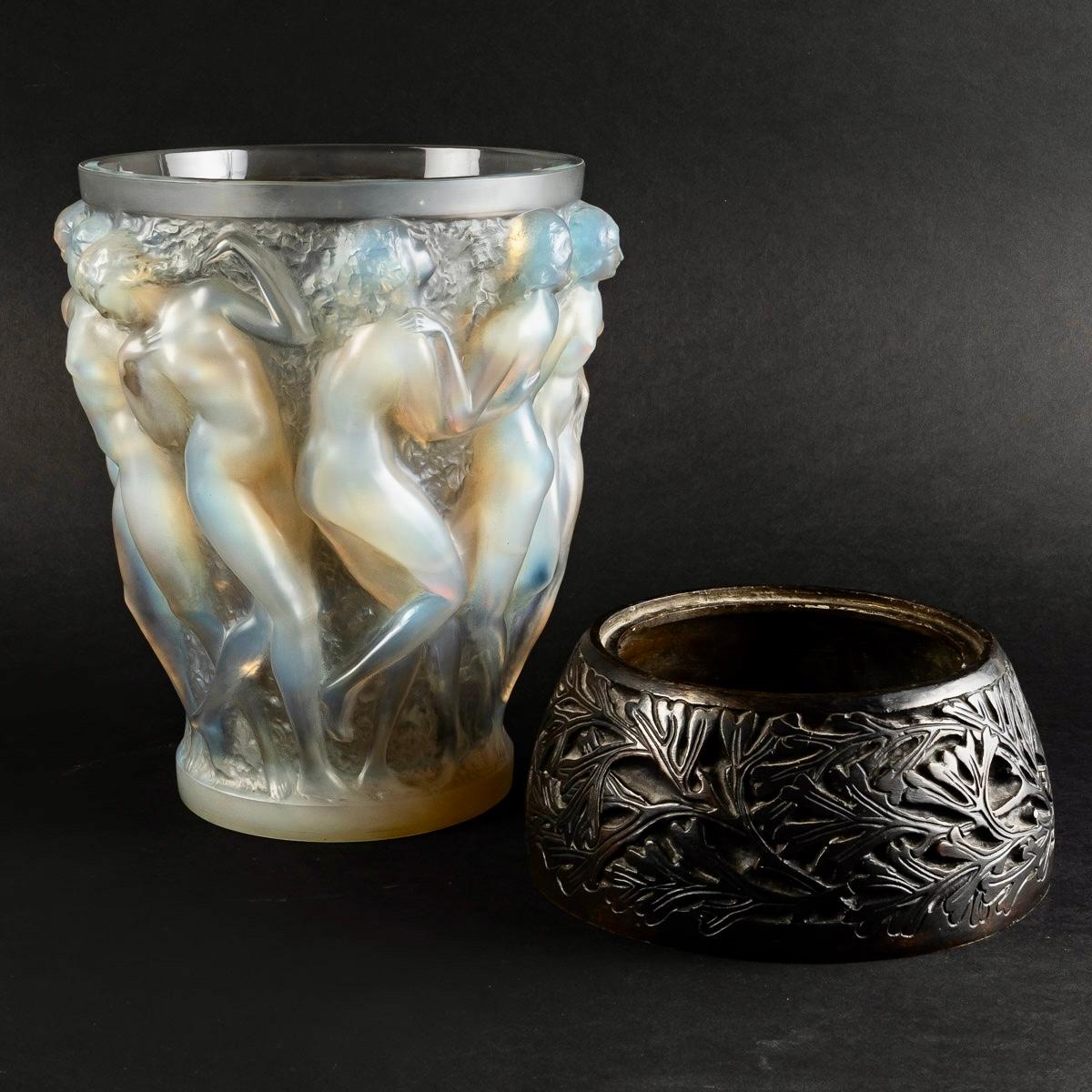 1927 René Lalique, Vase Bacchantes Opalescent Glass with Original Bronze Base 1