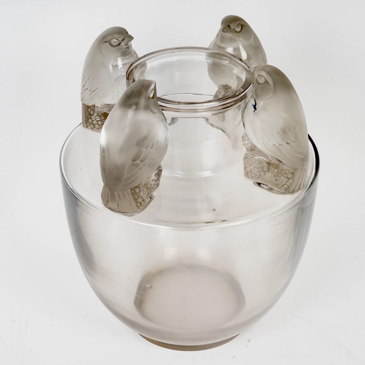 Art Déco 1927 René Lalique - Vaso Bellecour in vetro smerigliato in vendita