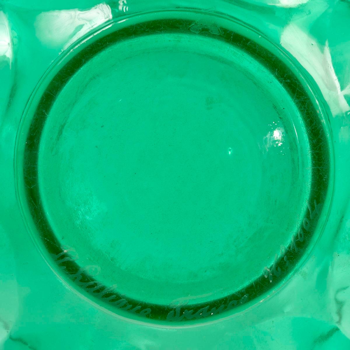 1927 René Lalique - Vase Champagne Emerald Green Glass In Good Condition For Sale In Boulogne Billancourt, FR