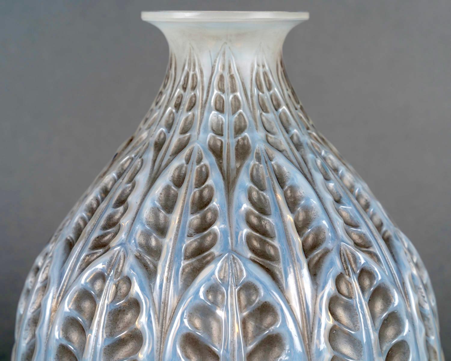 1927 René Lalique Jarrón Malesherbes Vidrio opalescente estuchado Pátina gris Art Decó