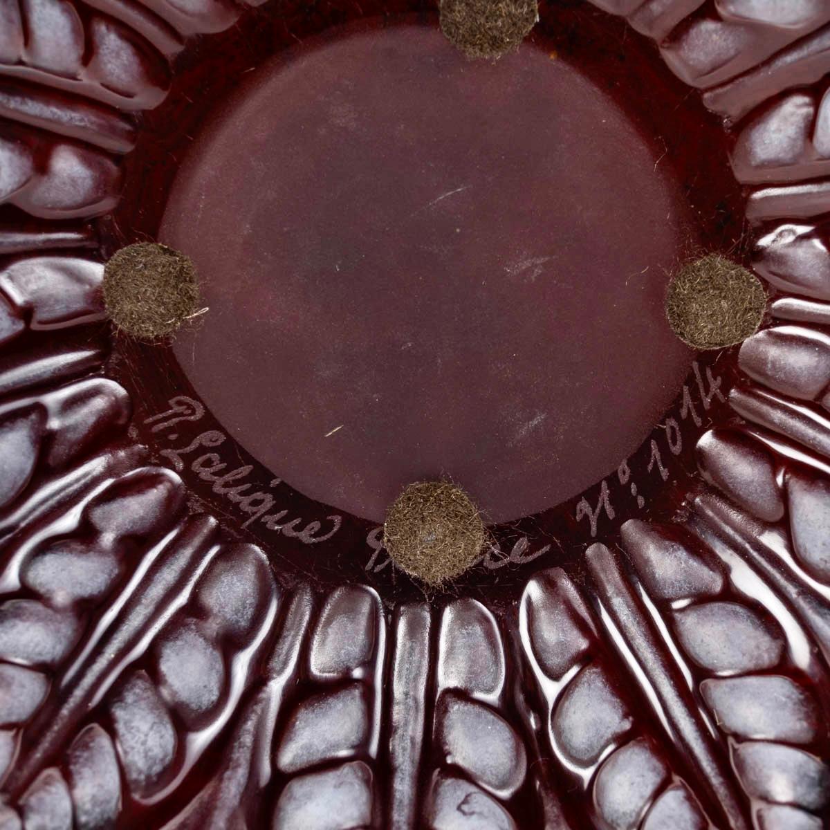 1927 René Lalique Vase Malesherbes Verre ambre foncé Patine blanche Bon état à Boulogne Billancourt, FR