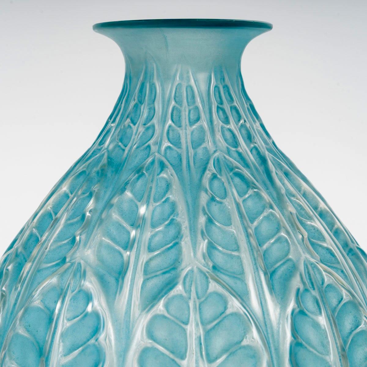 1927 René Lalique - Jarrón de cristal Malesherbes con pátina azul Art Decó en venta