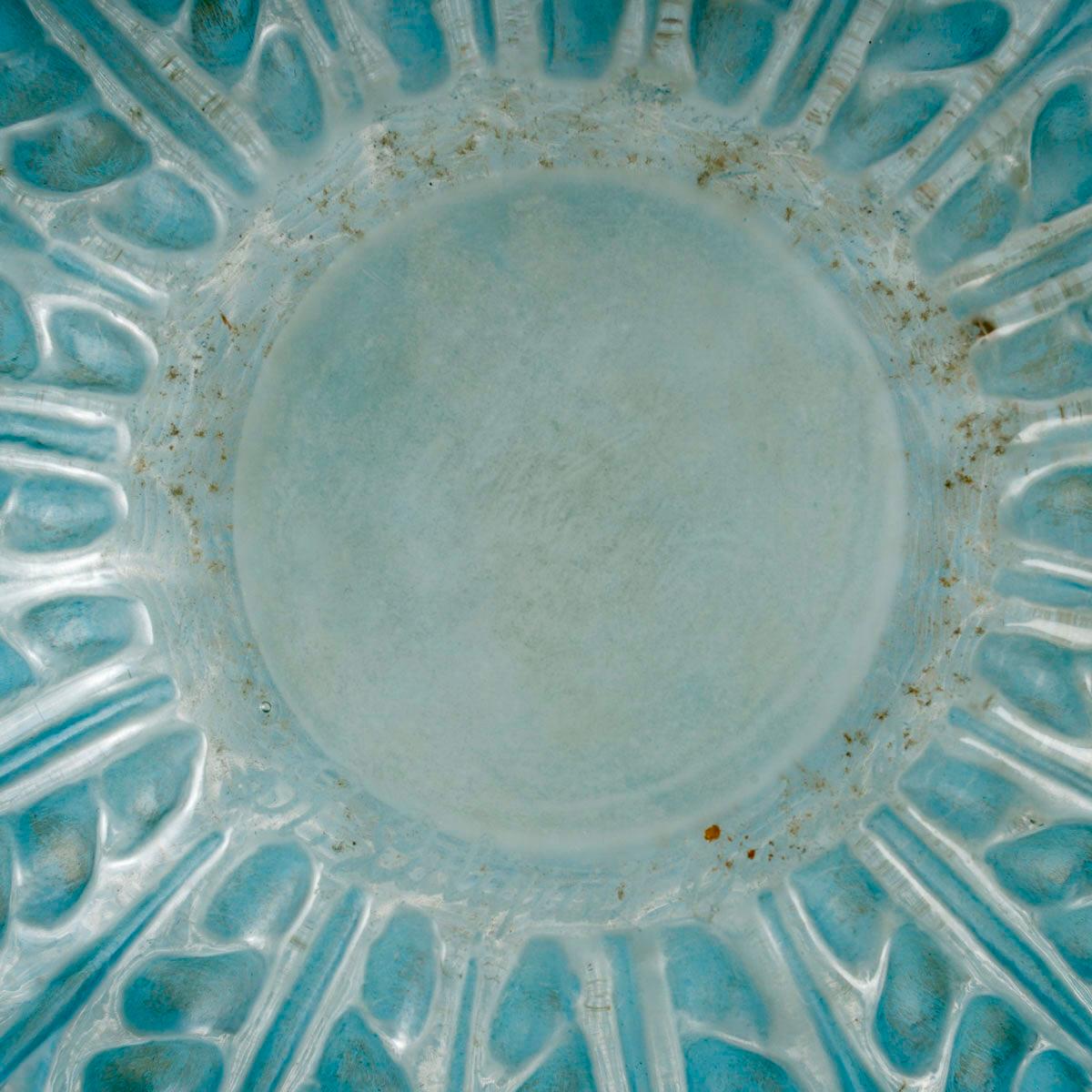 1927 René Lalique - Jarrón de cristal Malesherbes con pátina azul en Bueno estado para la venta en Boulogne Billancourt, FR