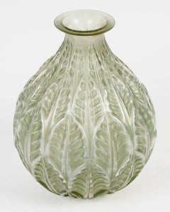 1927 René Lalique – Vase aus Malesherbes-Glas mit graugrüner Patina