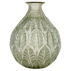 1927 René Lalique – Vase aus Malesherbes-Glas mit graugrüner Patina