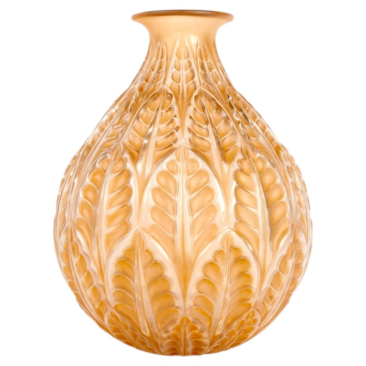 1927 René Lalique - Vaso in vetro Malesherbes con patina seppia in vendita