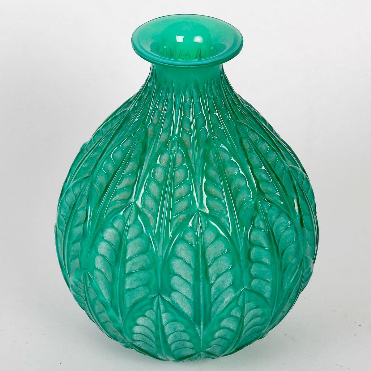 Art Deco 1927 René Lalique Vase Malesherbes Jade Peppermint Green Glass White Patina
