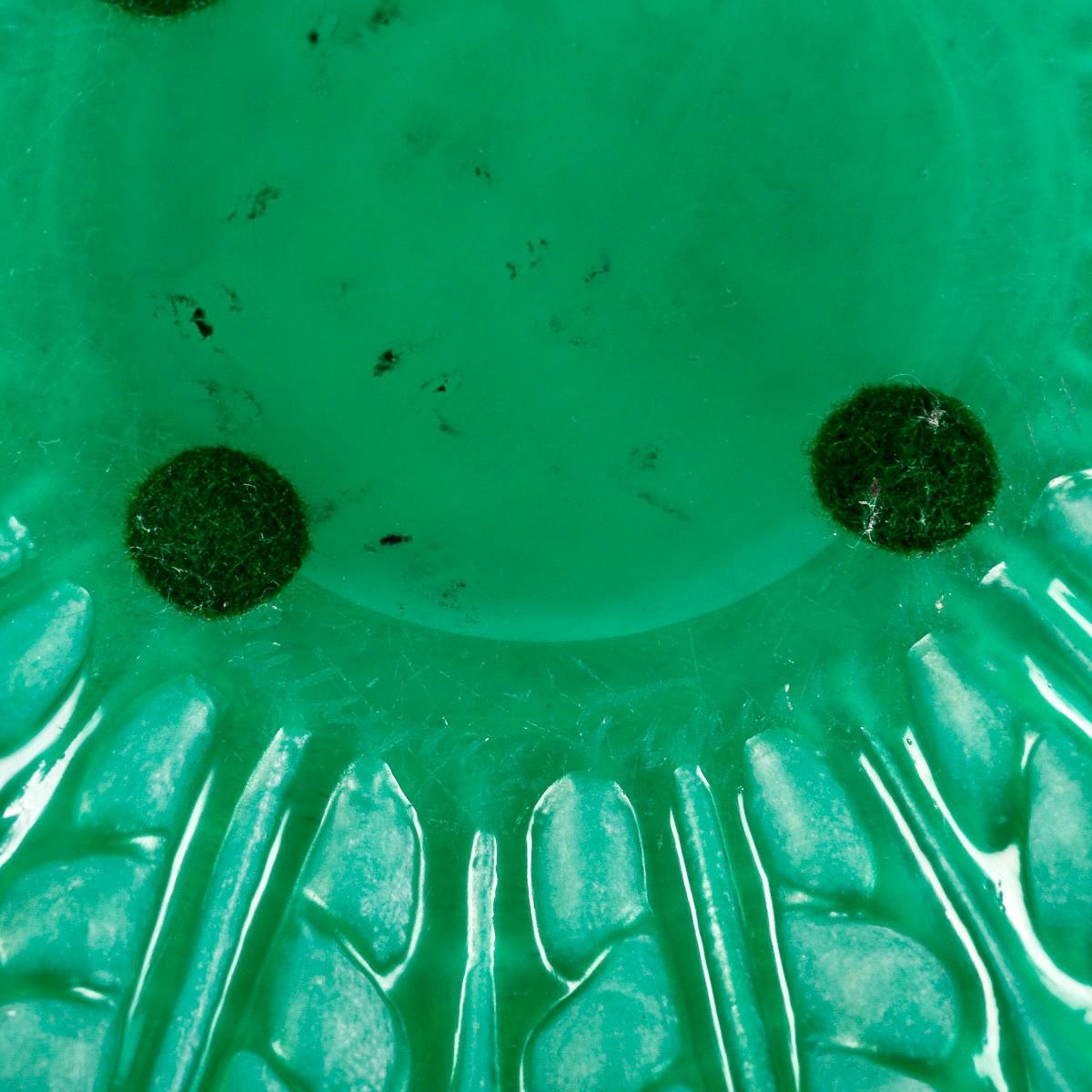 1927 René Lalique Vase Malesherbes Jade Peppermint Green Glass White Patina In Good Condition In Boulogne Billancourt, FR