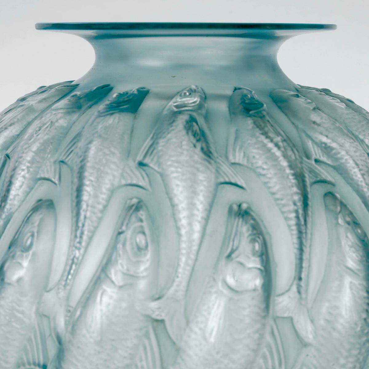 Art Deco 1927 René Lalique - Vase Marisa Glass with Blue Green Patina For Sale
