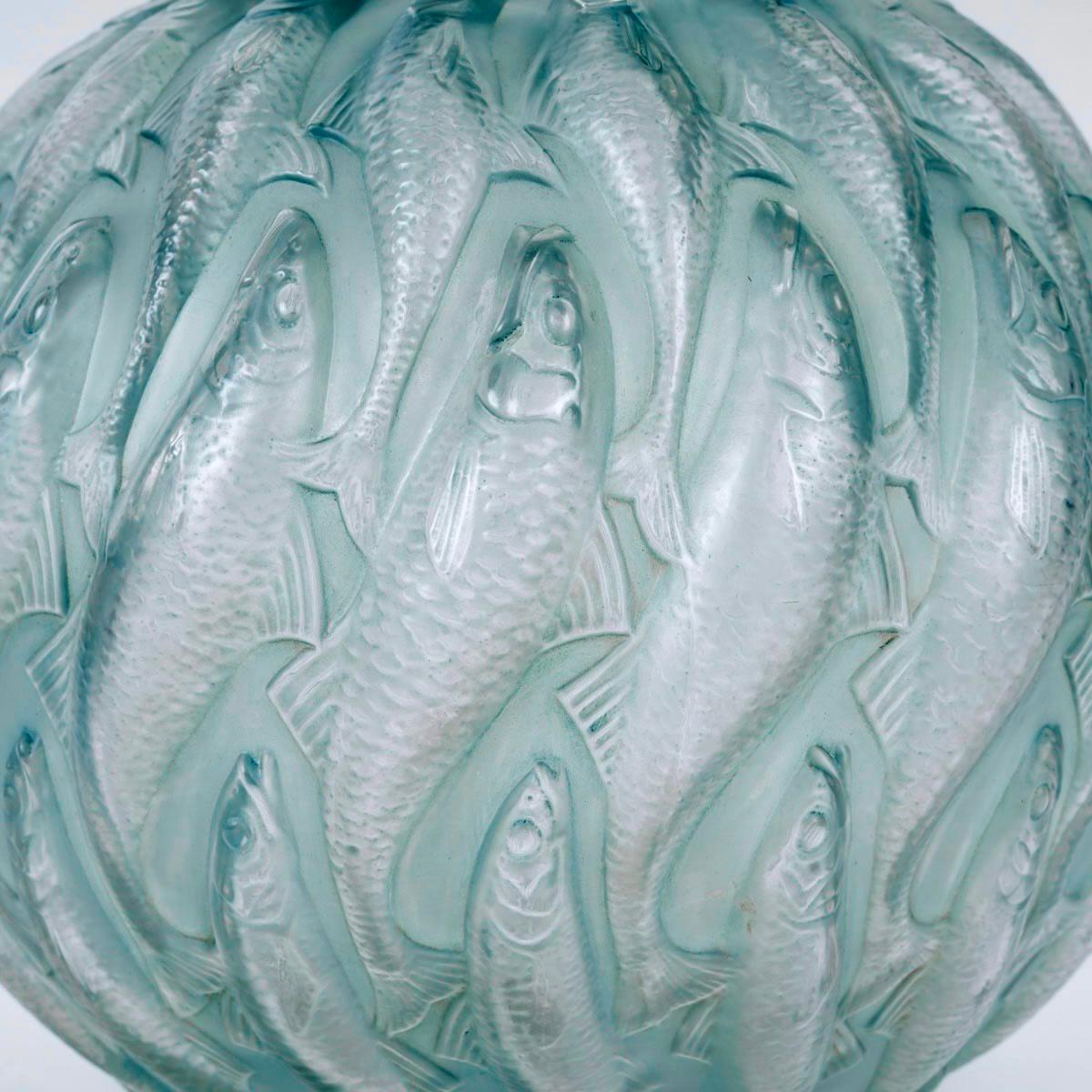 French 1927 René Lalique - Vase Marisa Glass with Blue Green Patina For Sale