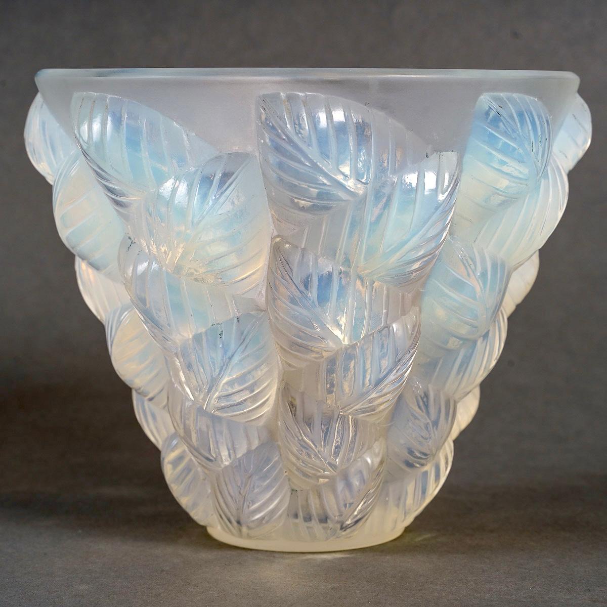 French 1927 René Lalique - Vase Moissac Opalescent Glass