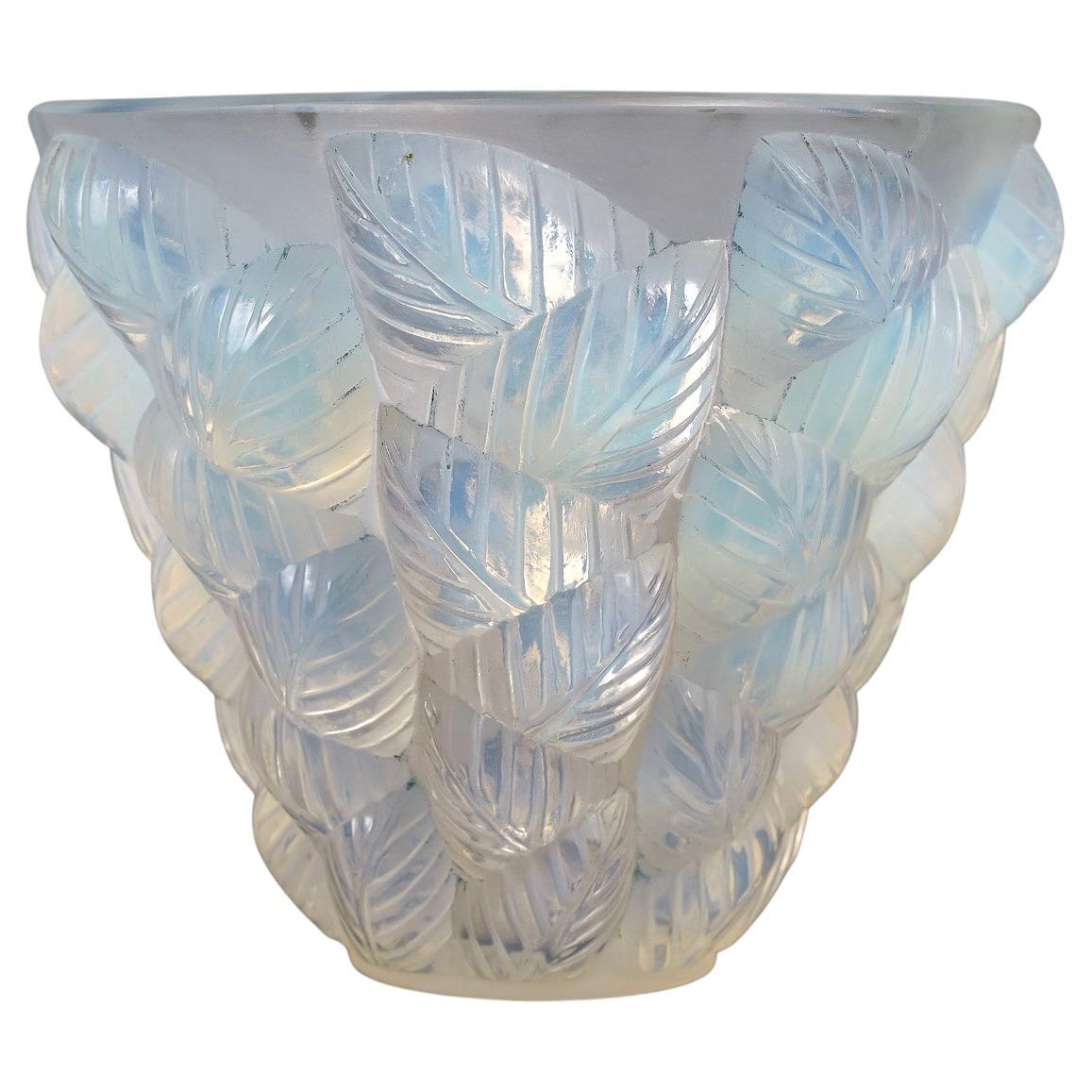 1927 René Lalique - Vase Moissac Opalescent Glass