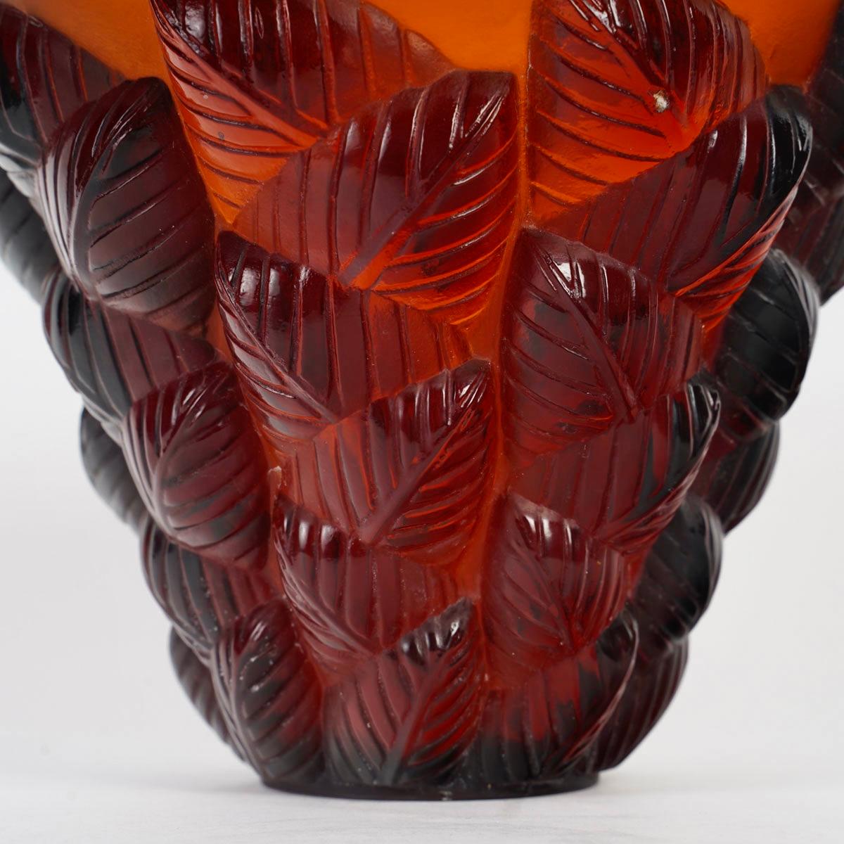 Art Deco 1927 René Lalique - Vase Moissac Red Amber Glass For Sale